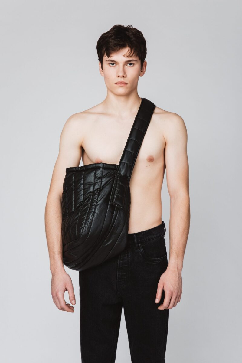 BLACK PUFFER BAG SS22
