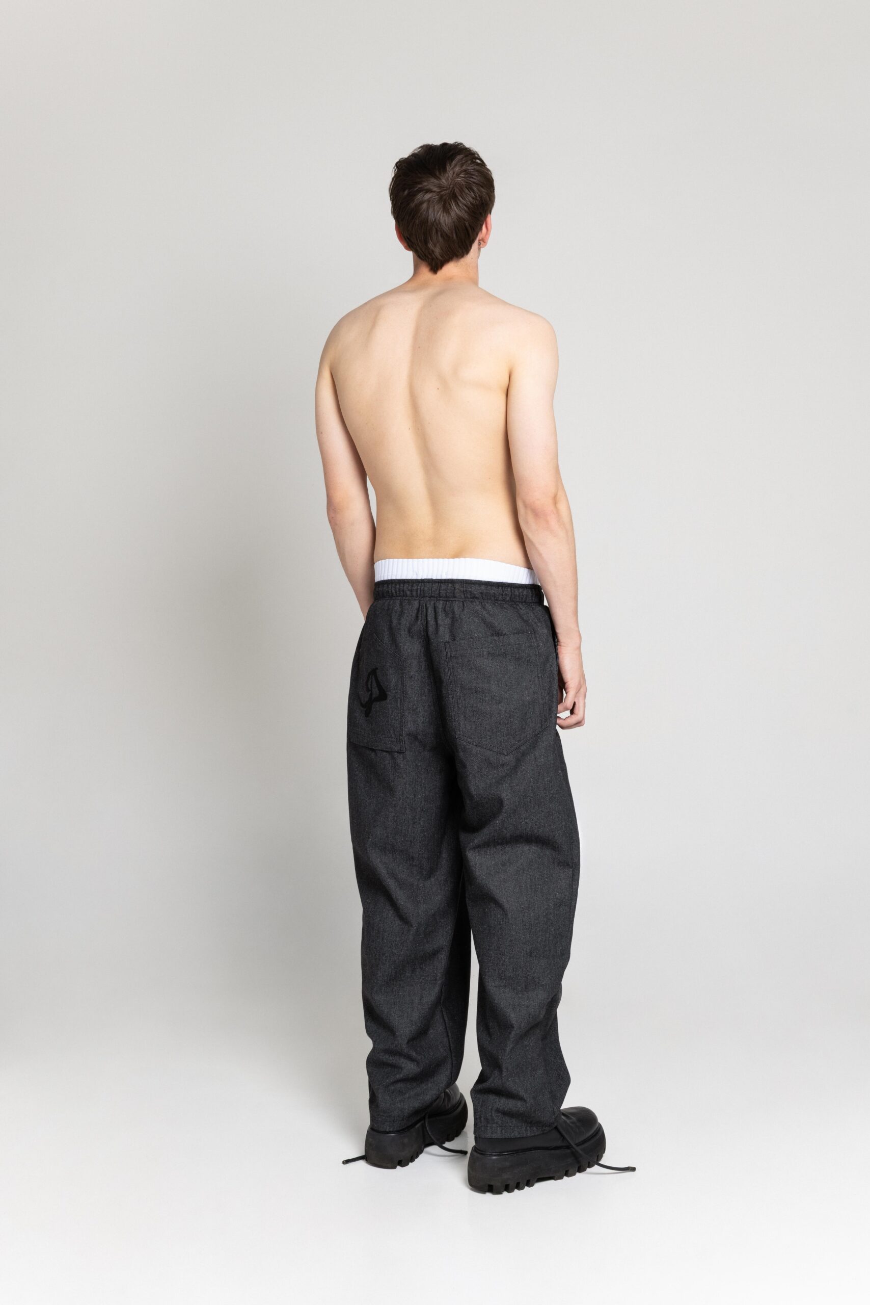DARK GREY JEANS