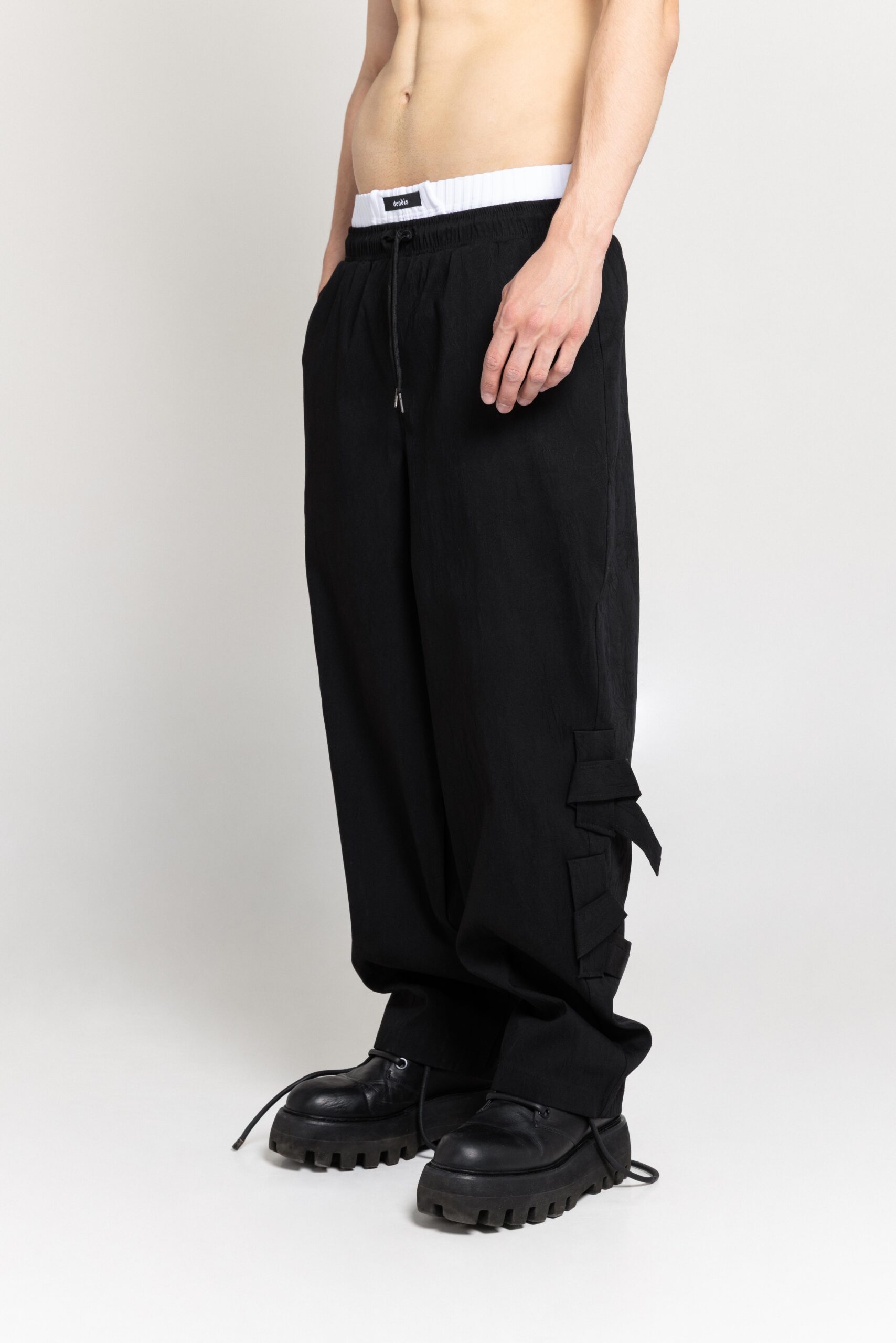 RELAXED PANTS in black