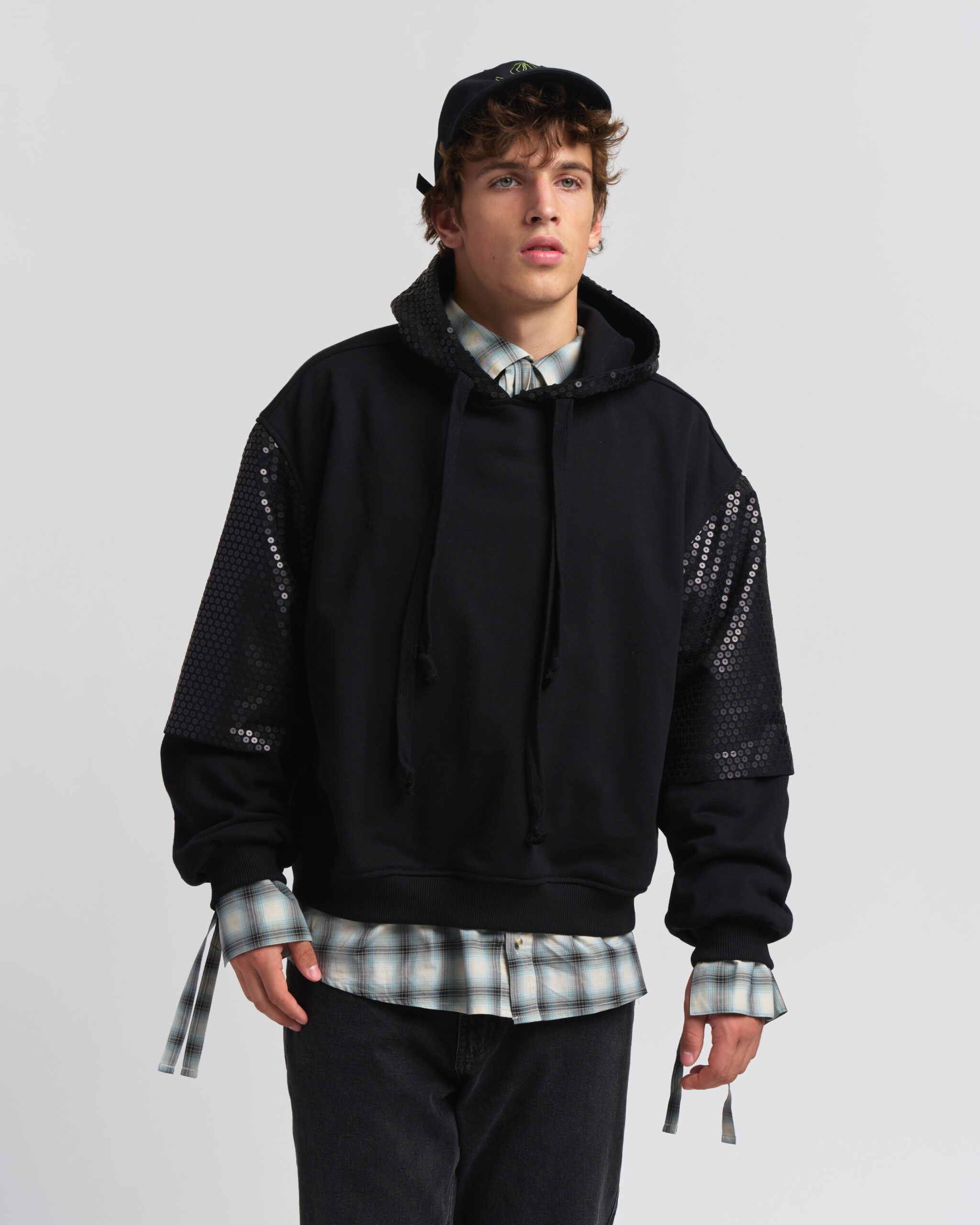 SEQUINS HOODIE in black - Image 3